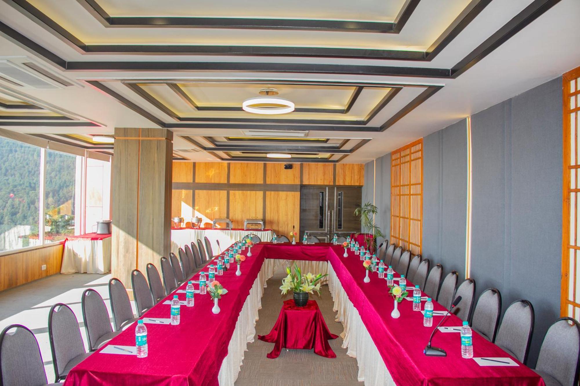 Amritara Surya, Mcleodganj, Dharamshala Hotel Екстериор снимка